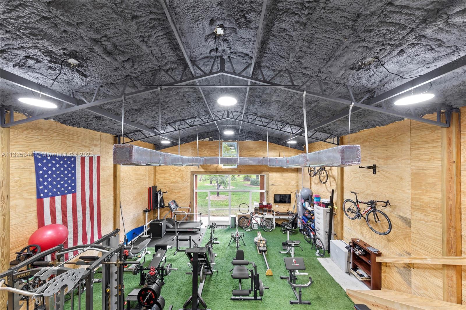 10 AC EQUESTRIAN FAC - Residential