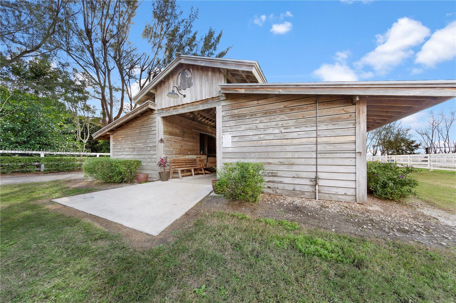 10 AC EQUESTRIAN FAC - Residential