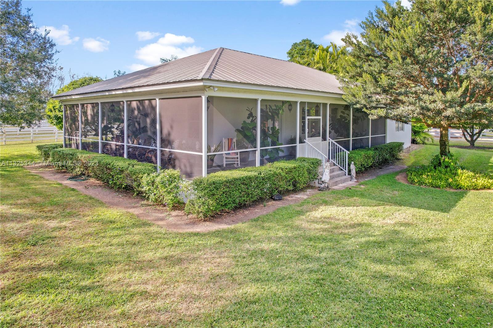 10 AC EQUESTRIAN FAC - Residential