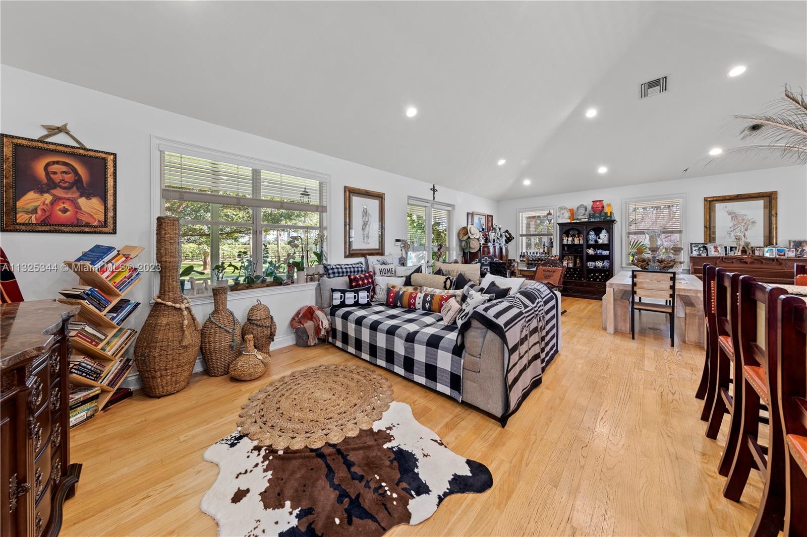 10 AC EQUESTRIAN FAC - Residential