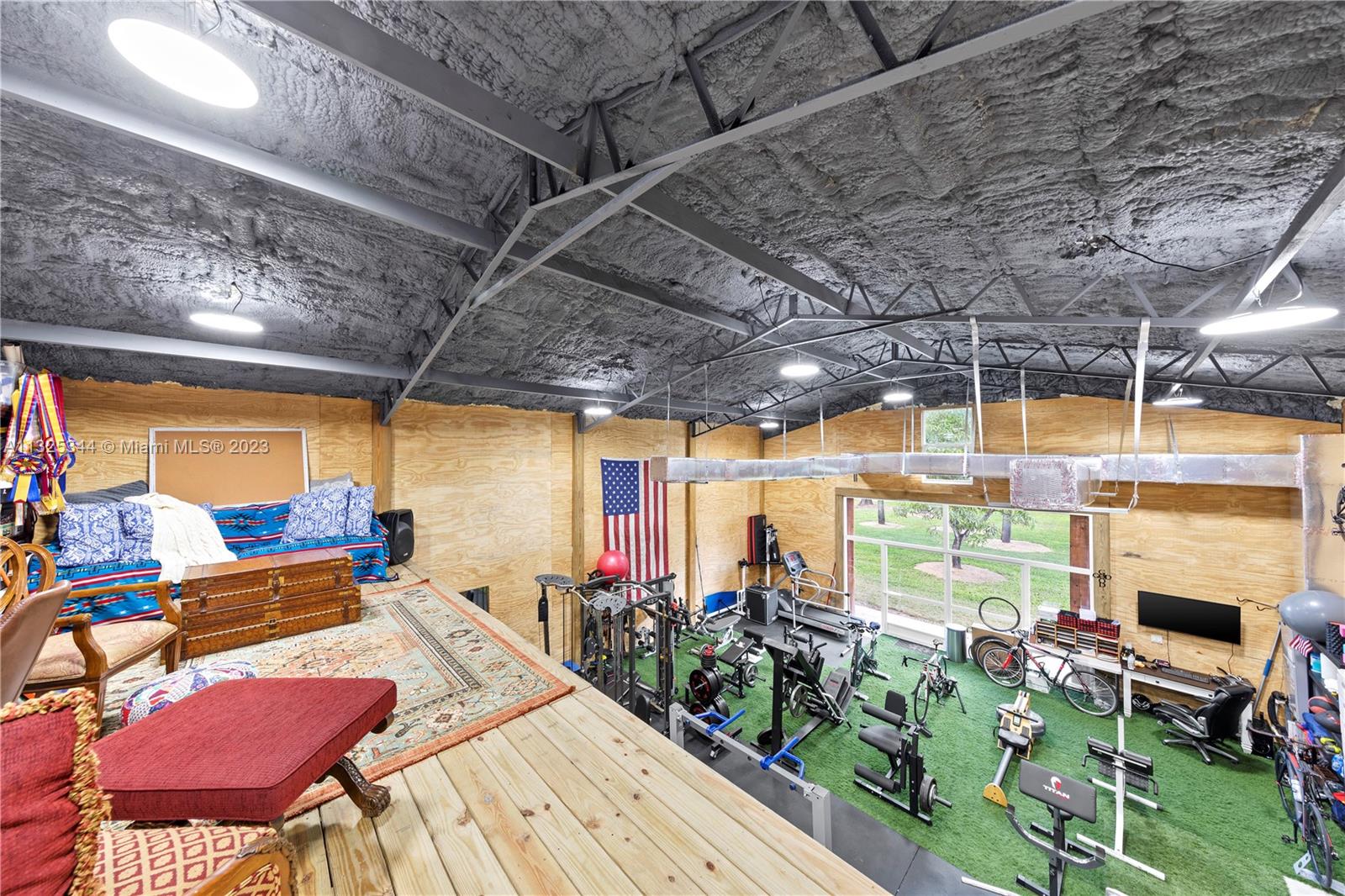 10 AC EQUESTRIAN FAC - Residential