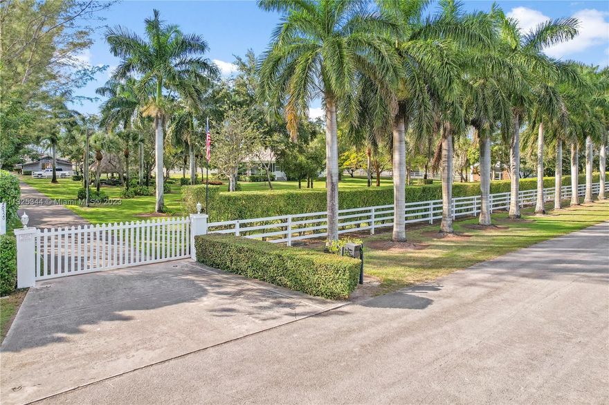 REDLAND 10 ACRE  TURN KEY EQUESTRIAN FACILITY THIS IS A 1ST CLASS SET UP. FEATURES INCLUDE ~SCREENED IN WRAP AROUND.3 BEDS /2BTH W/ IMPACT W & D, 14' HIP CEILING, WHITE OAK FLOORS, CHEFS KITCHEN W/ VIKING APP, & DET 2 STORY GYM (EQUIP NOT INC) W/ LOFT & STORAGE. FABULOUS "OLD OCALA" VIEW WITH WHITE 4 BOARD PVC FENCING.: COVERED EXHIBITION BARN W CLAY ROUND PEN, GUEST STALLS,VIEWING PLATFORMS; MAIN STABLE IS CENTER AISLE WITH 15'X15' & 12'X16 STALLION STALLS,COVERED WASH, BATH, A/C TACK & SALON,THE EQUIP SHED ,AN ELEC HOT WALKER, LOAFING SHEDS, MARE BARN, MINI PADDOCKS,WITH 5 ACRES OF CLEAN PASTURES .FOLIO  3078040010015 IS INCLUDED. ALL  LUSHLY LANDSCAPED W IRRIGATION.SHES A BEAUTY. FIRE WELL ON SITE