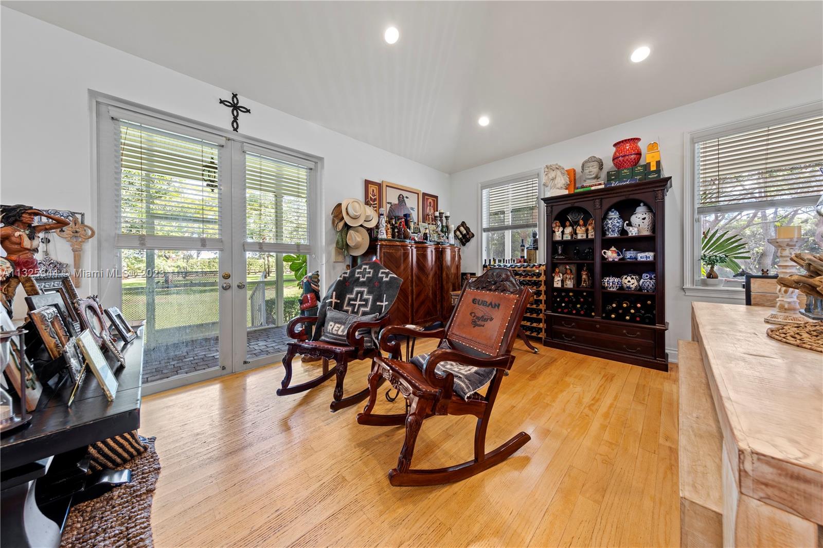 10 AC EQUESTRIAN FAC - Residential