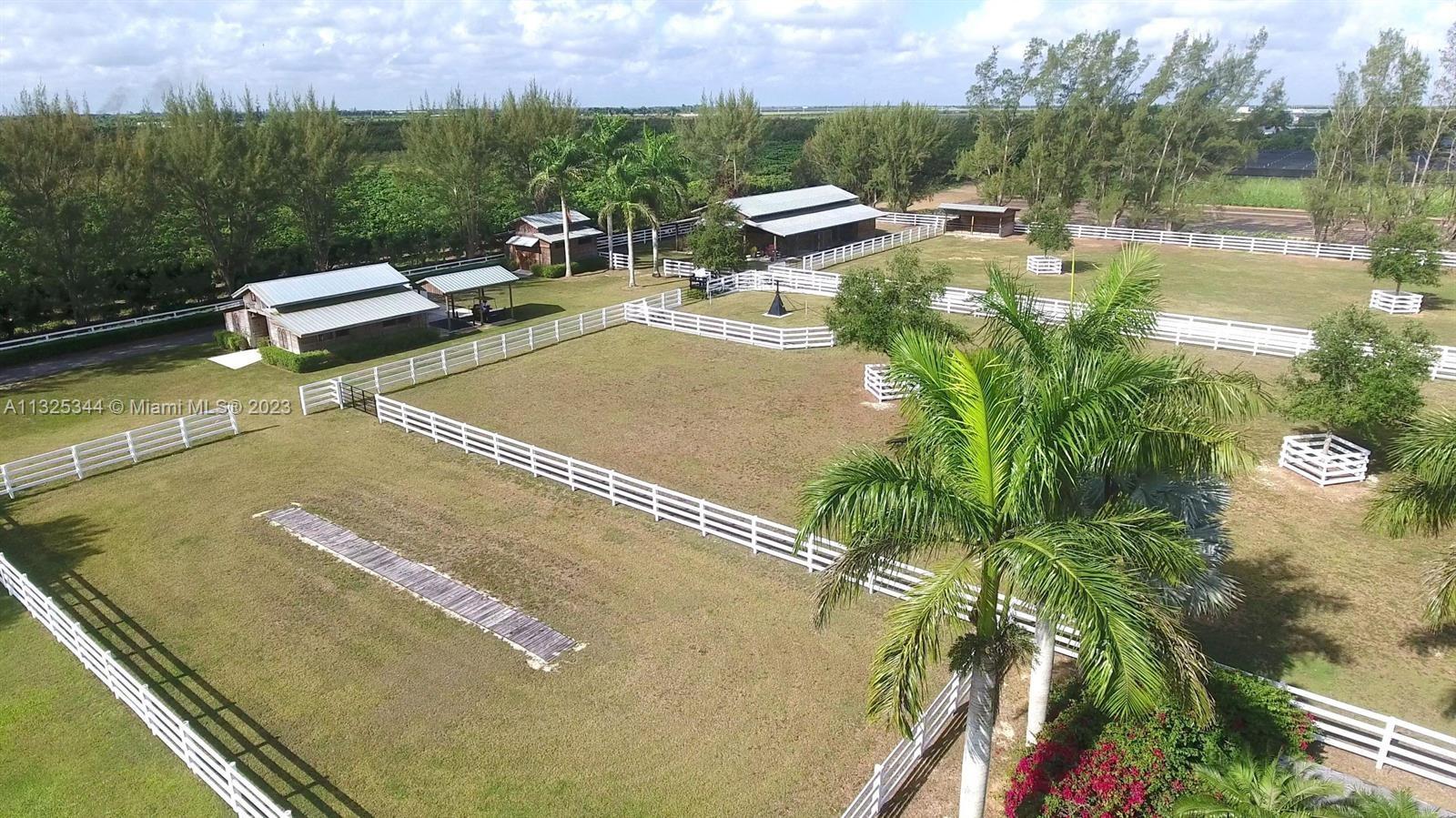 10 AC EQUESTRIAN FAC - Residential