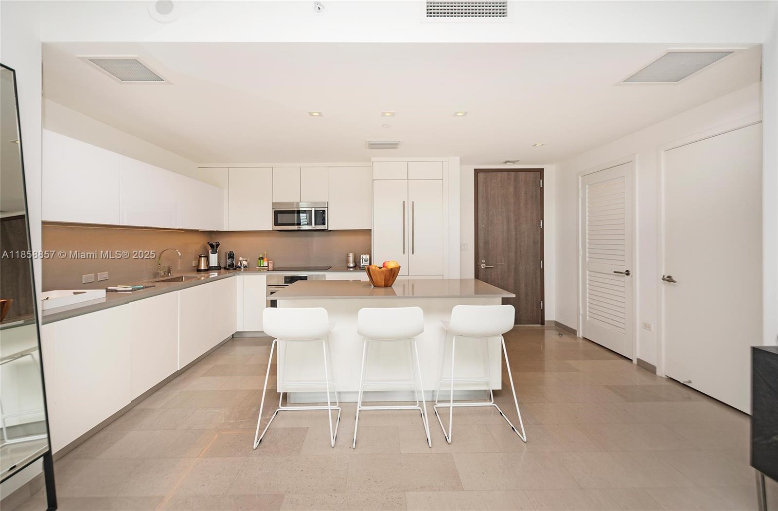 REACH CONDO - Residential