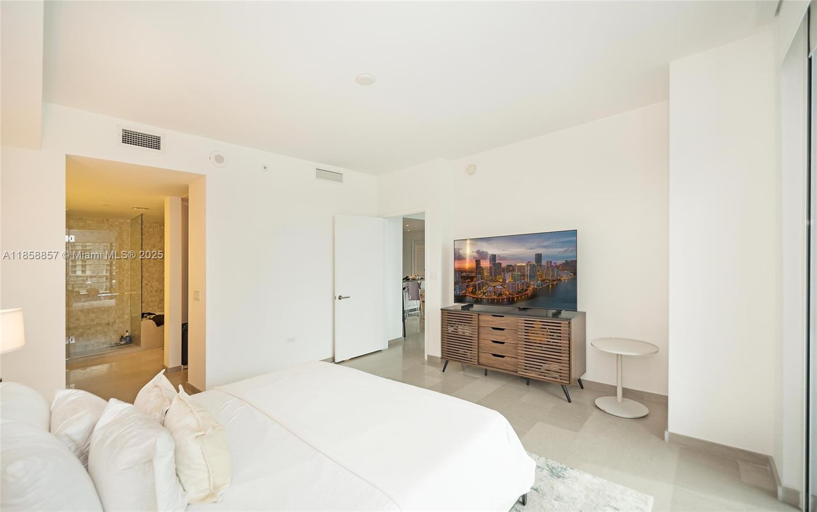 REACH CONDO - Residential