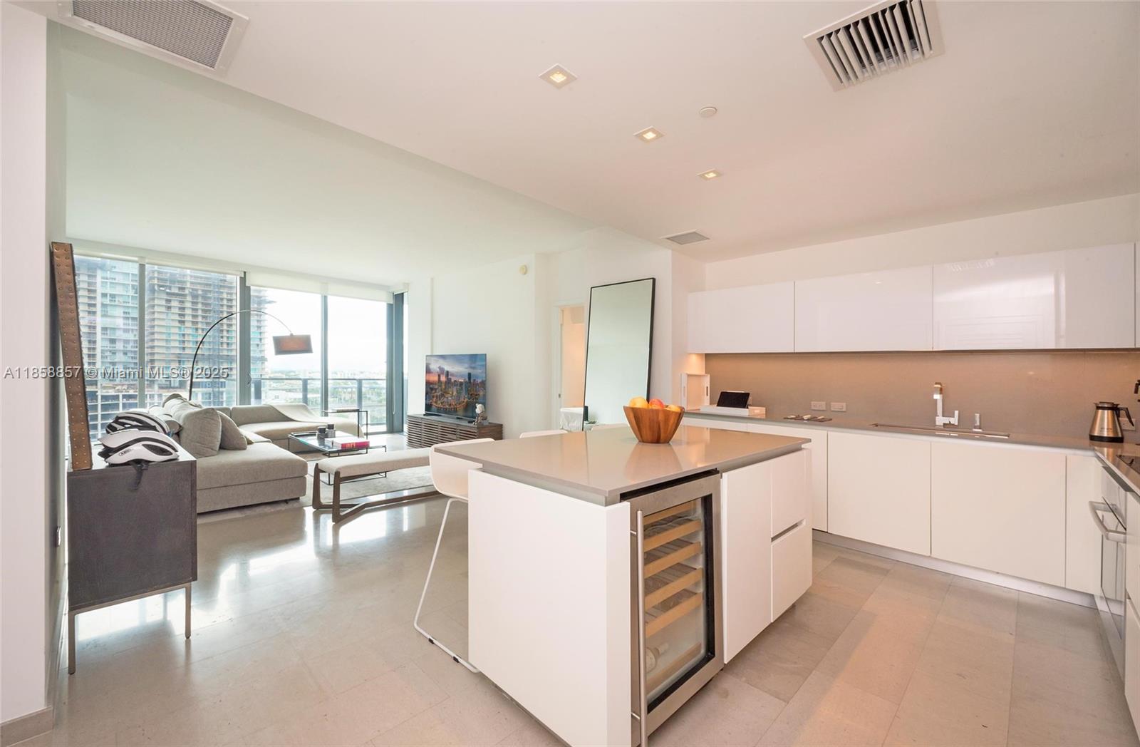 68 SE 6th St 1008