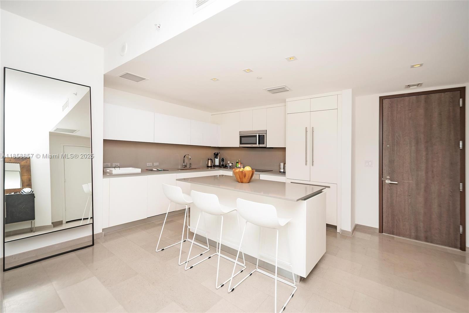 68 SE 6th St 1008