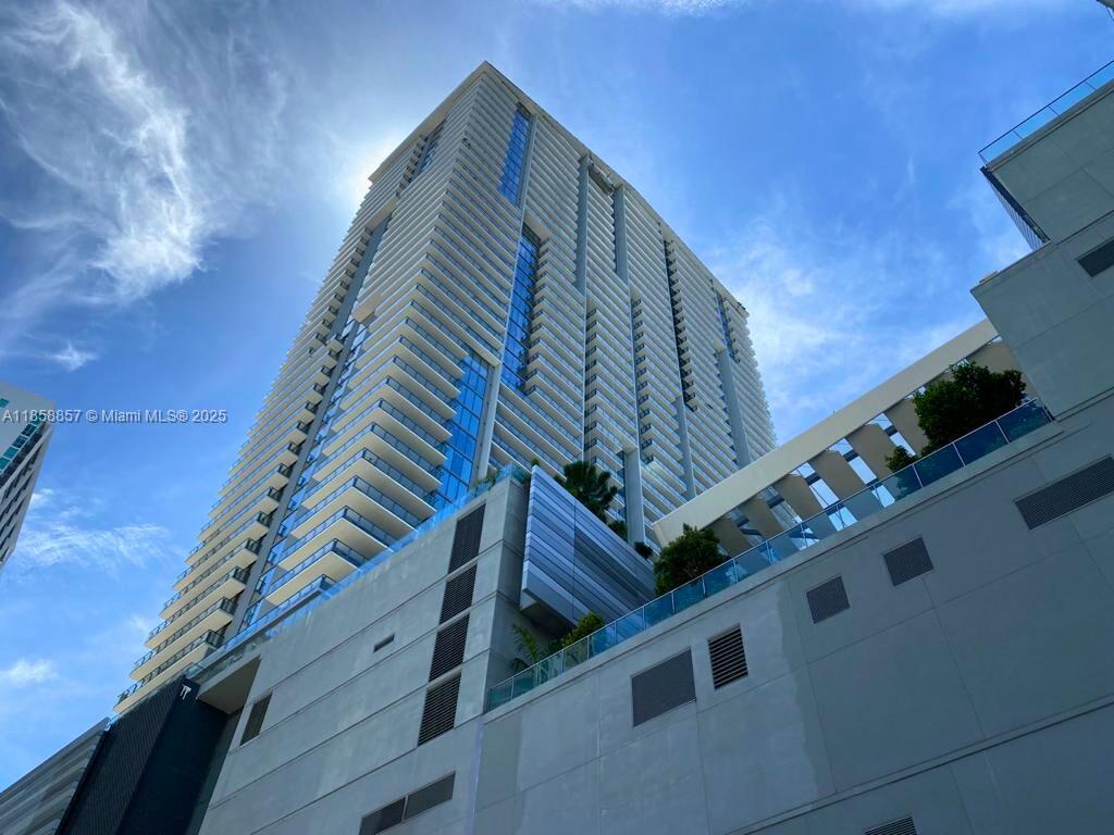 Experience luxury living in this sleek 1-bed, 1.5-bath condo at Reach, Brickell City Centre. Boasting modern finishes, spacious design, and access to world-class amenities, this residence offers the perfect blend of sophistication and convenience in the heart of Miami’s vibrant financial district. NEED 48HOURS TO COORDINATE ANY SHOWING.
