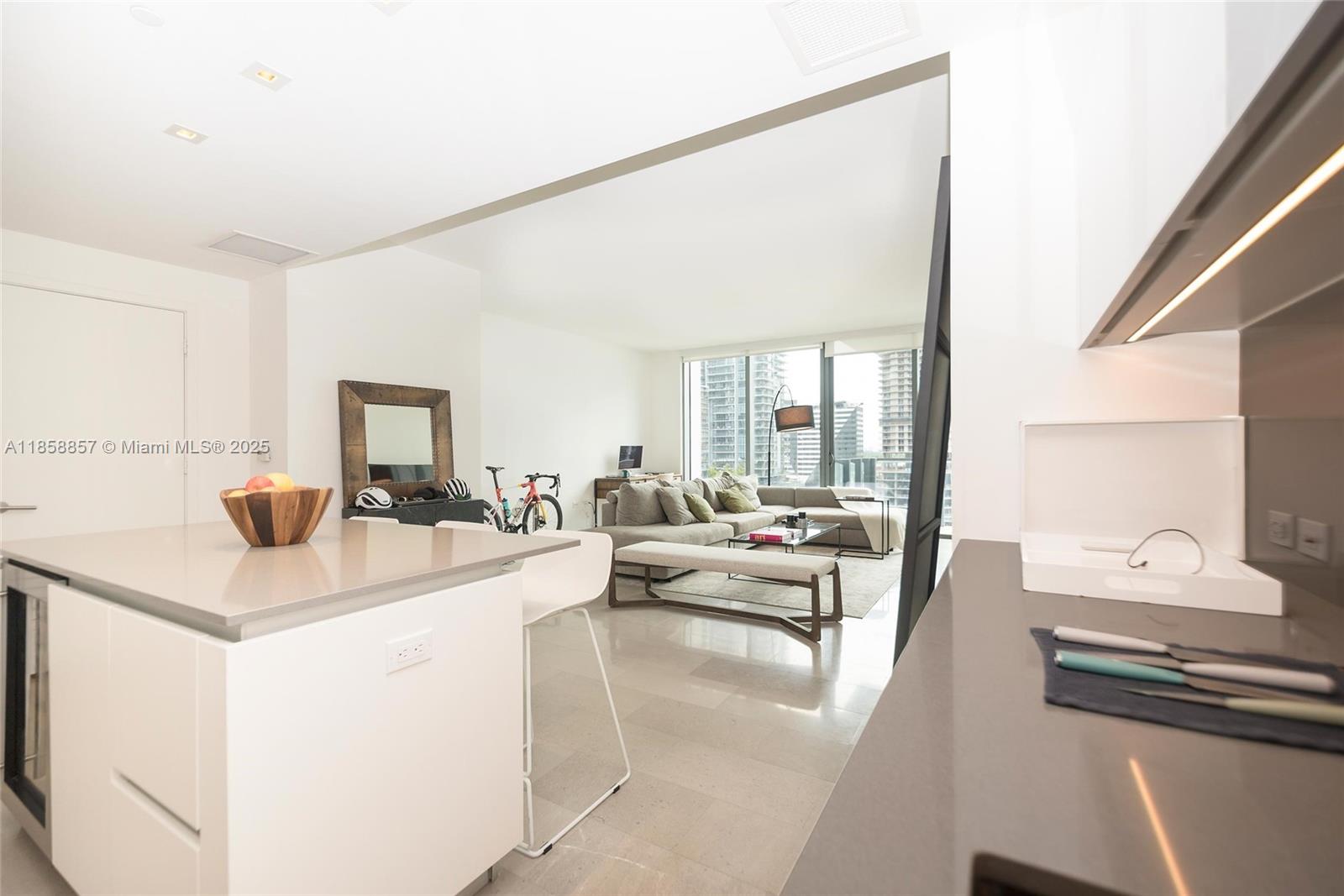 68 SE 6th St 1008