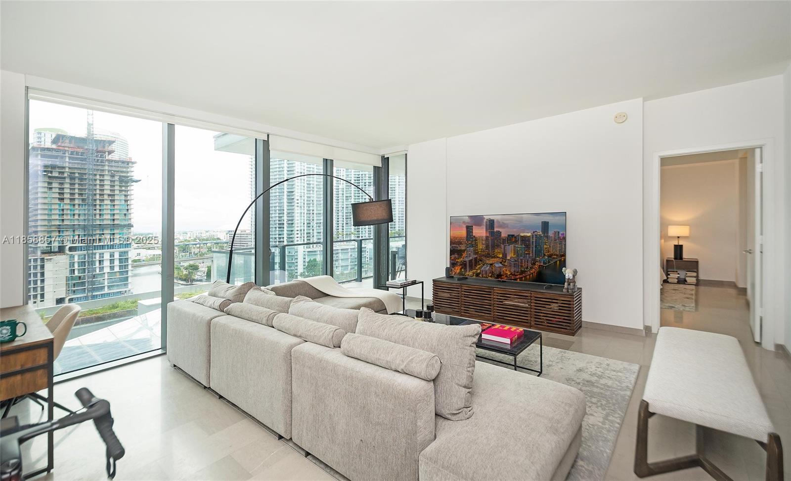 REACH CONDO - Residential