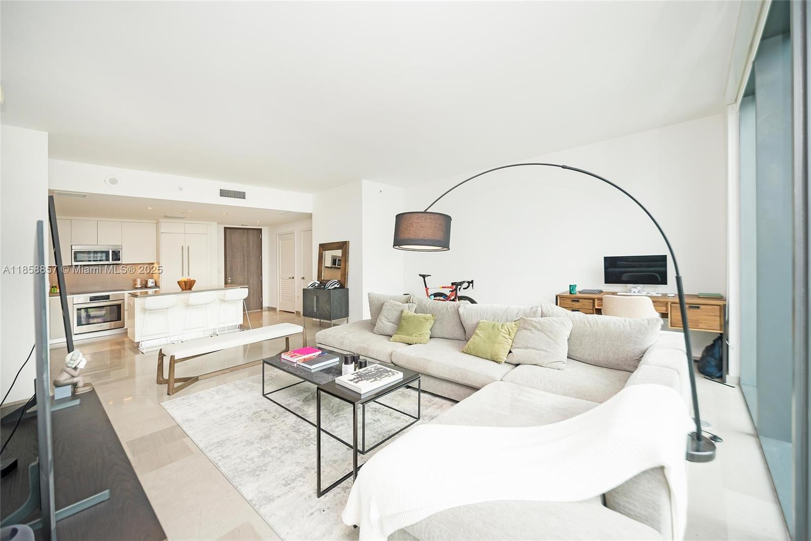 REACH CONDO - Residential