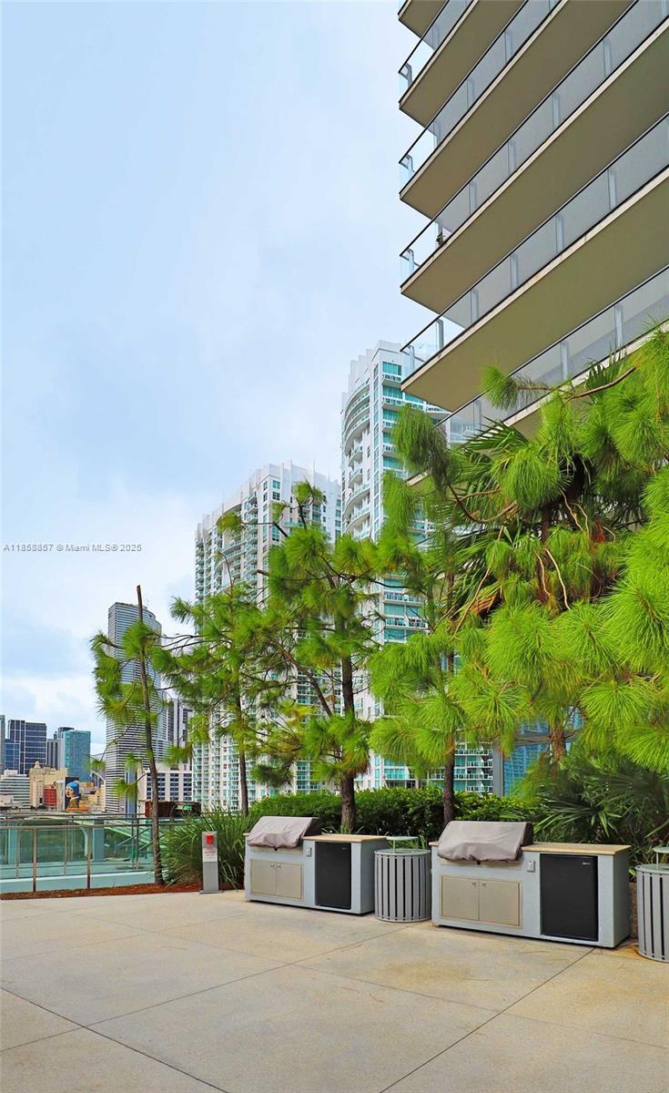 REACH CONDO - Residential