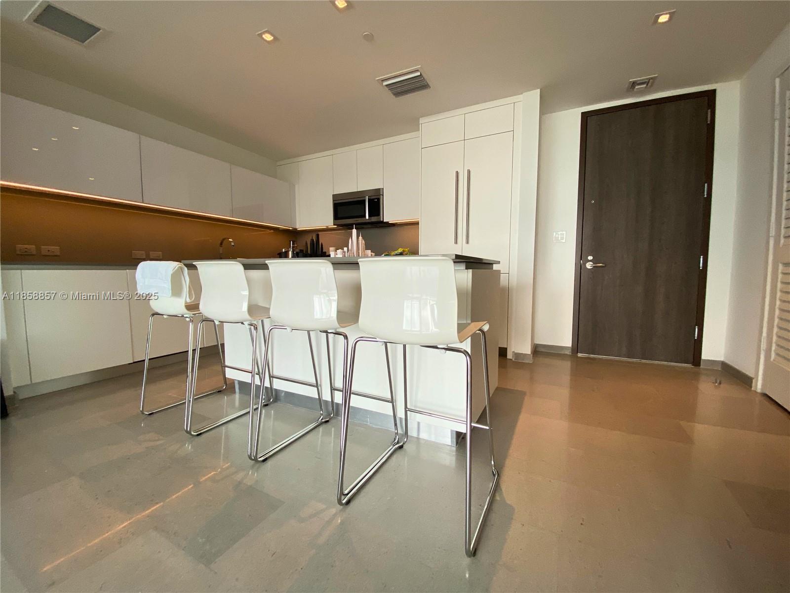 68 SE 6th St 1008