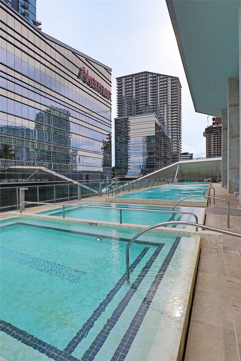 REACH CONDO - Residential