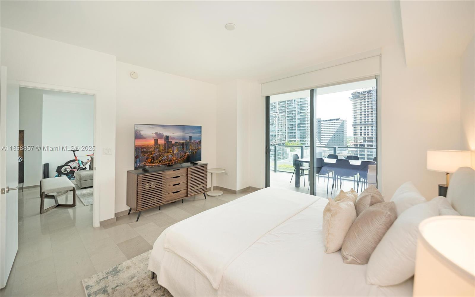 REACH CONDO - Residential