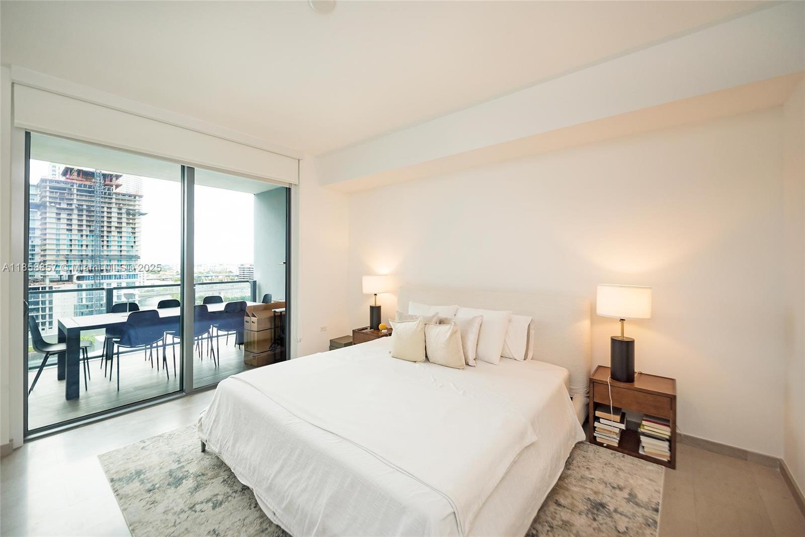 REACH CONDO - Residential