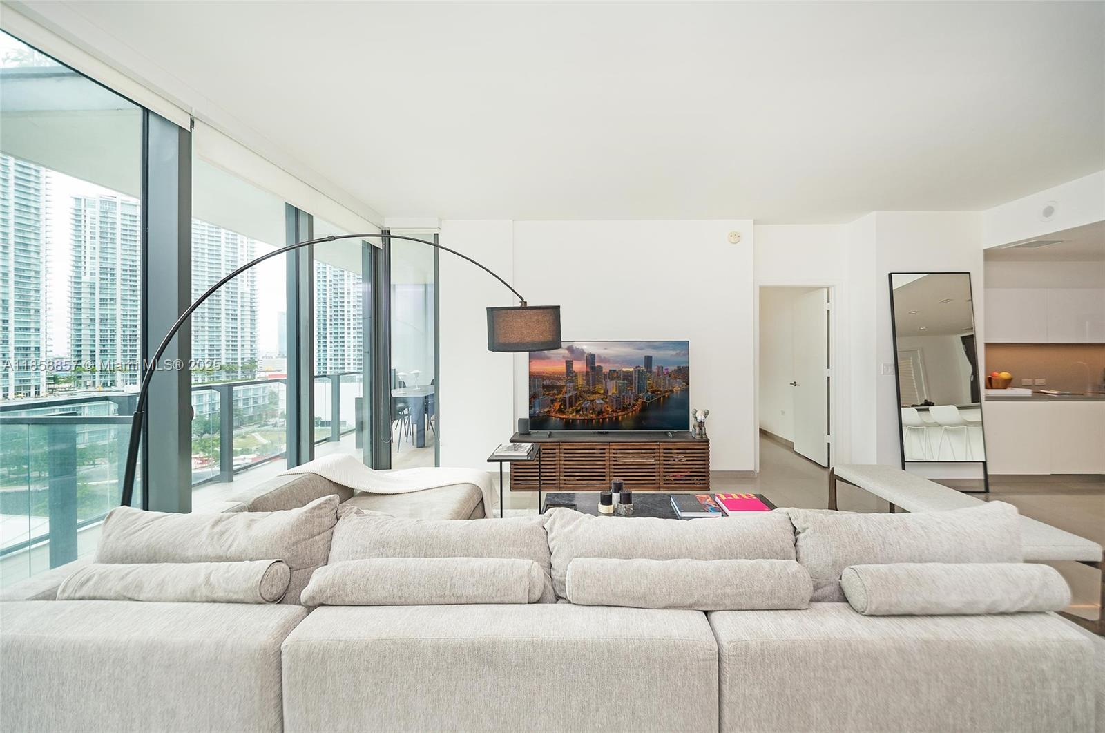 REACH CONDO - Residential