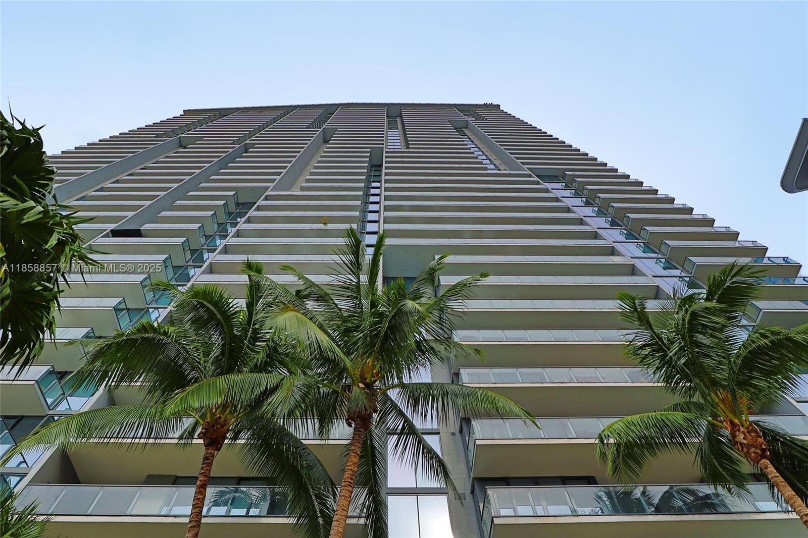 68 SE 6th St 1008