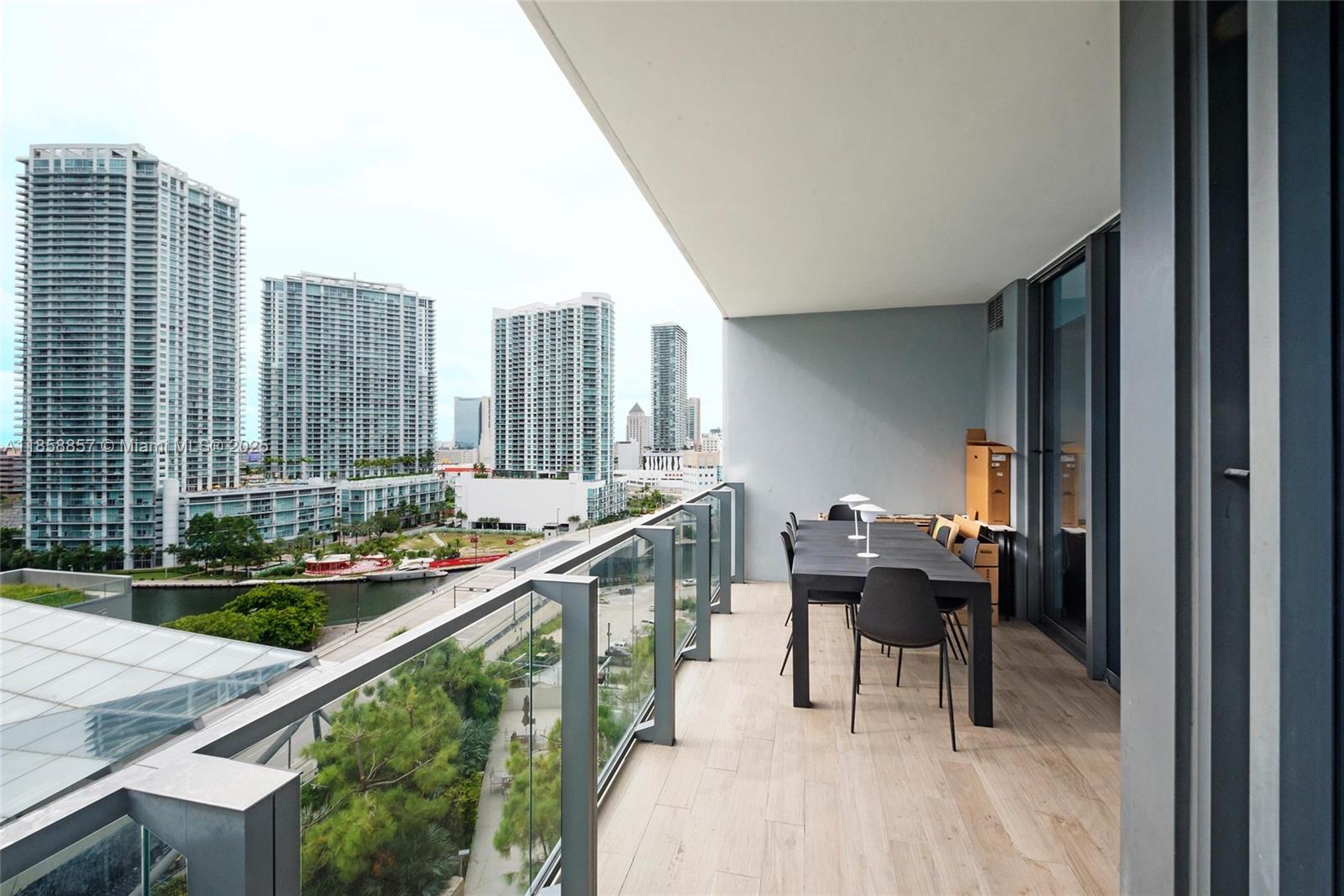 REACH CONDO - Residential