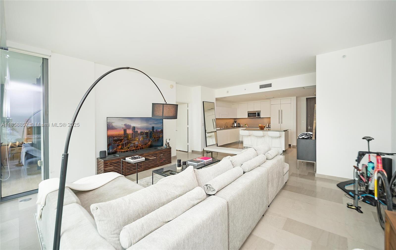 REACH CONDO - Residential