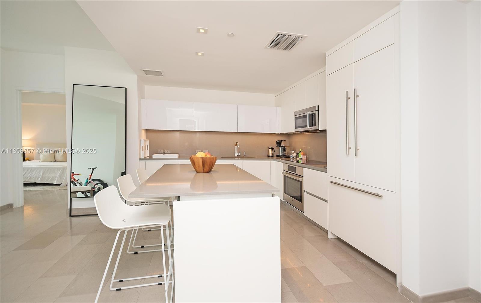 REACH CONDO - Residential