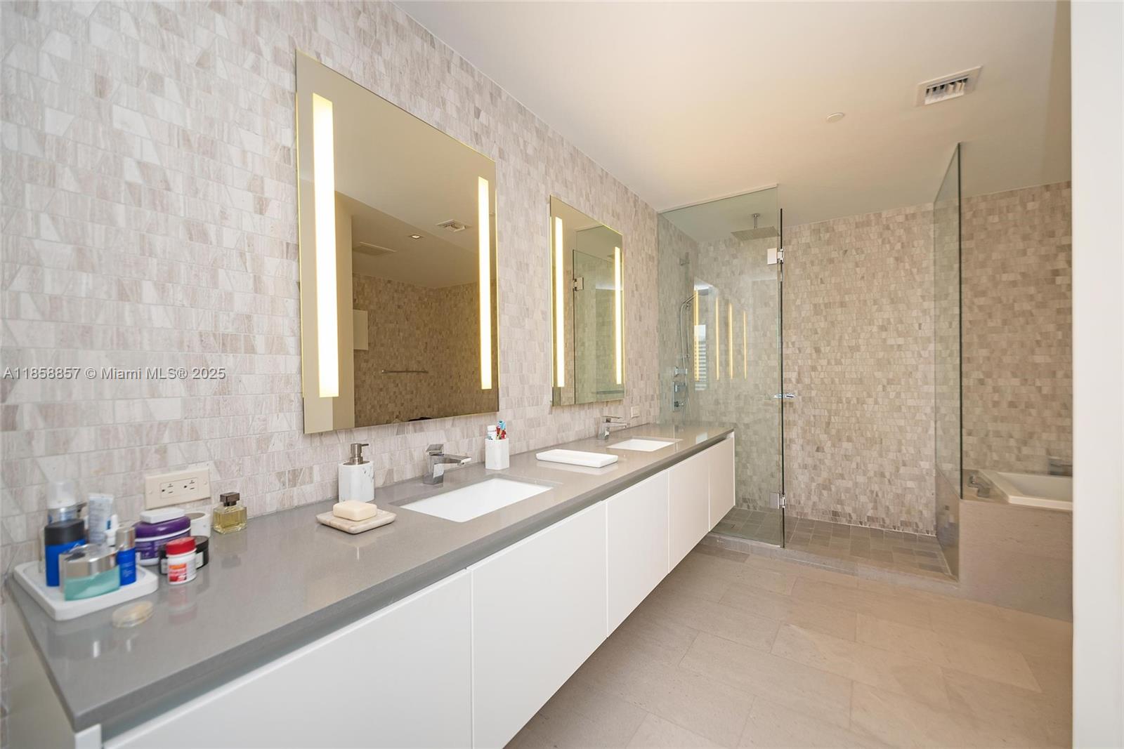 REACH CONDO - Residential