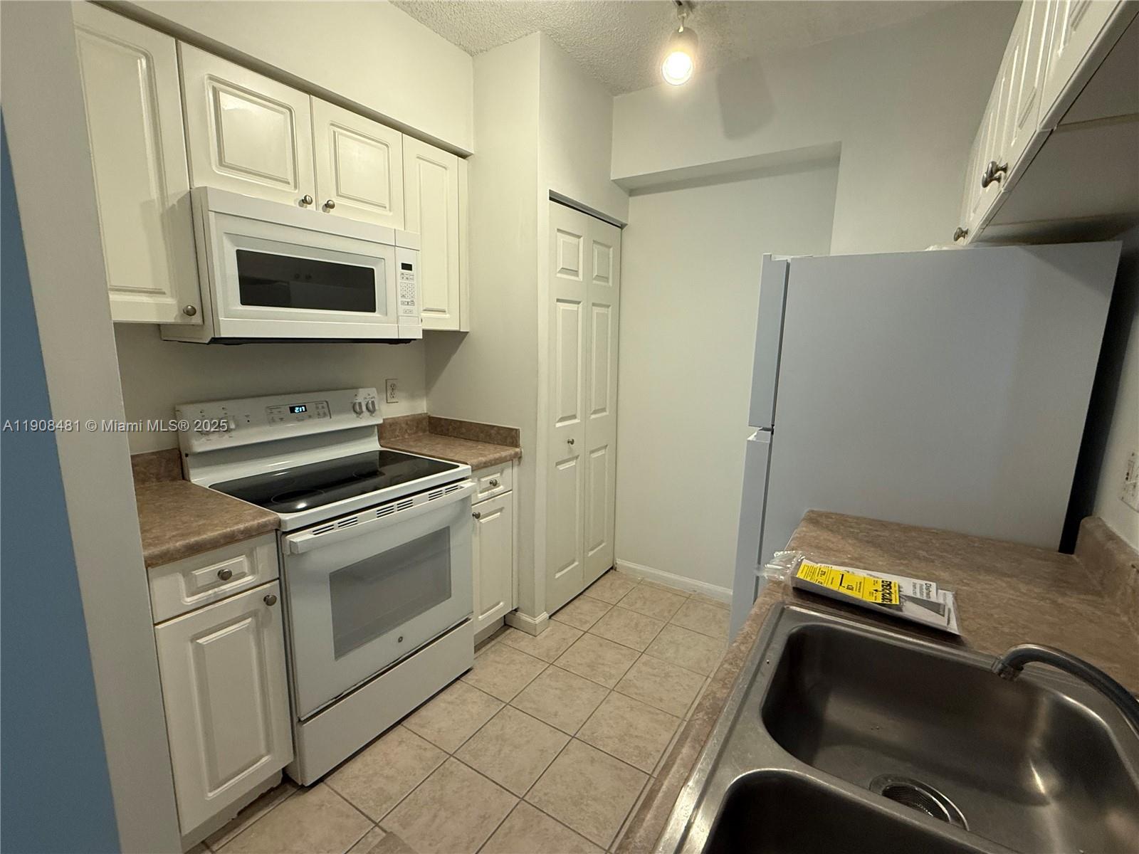 PORTO BELLAGIO CONDO - Residential Lease