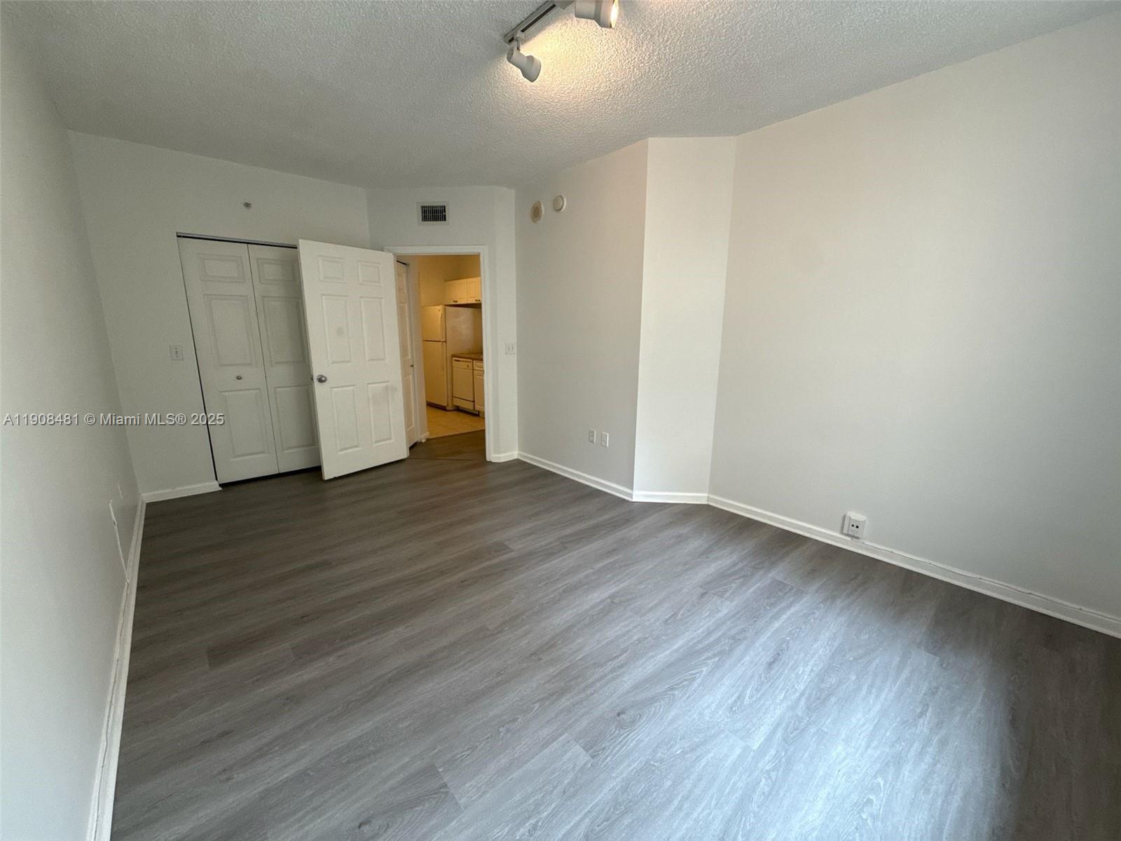 PORTO BELLAGIO CONDO - Residential Lease