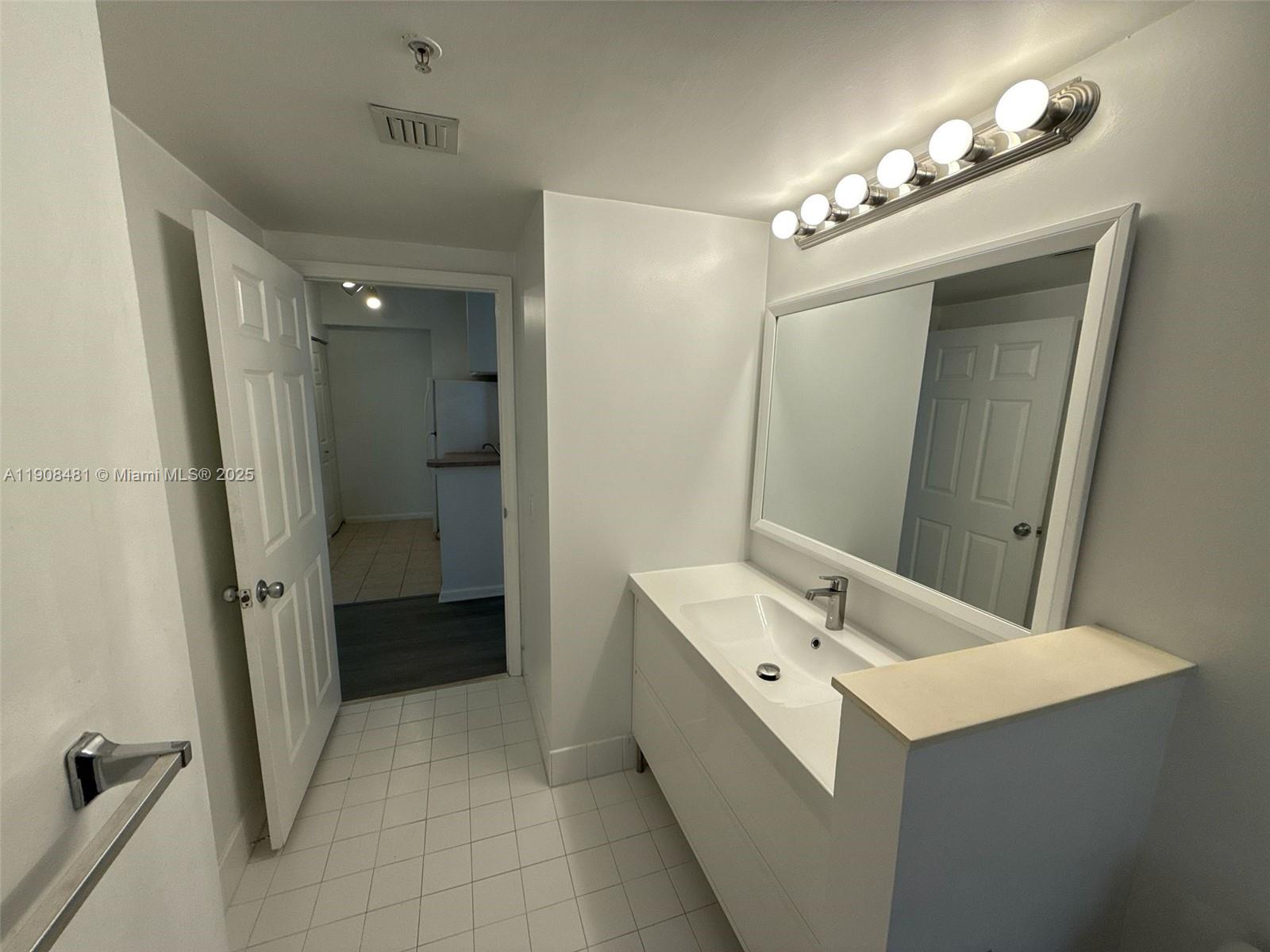 PORTO BELLAGIO CONDO - Residential Lease