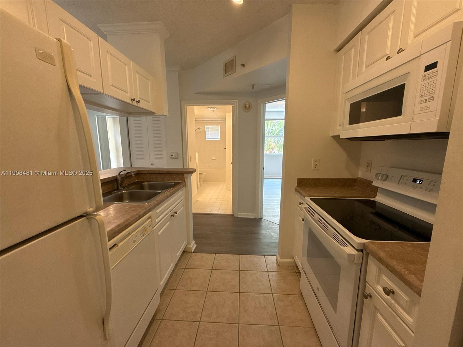 PORTO BELLAGIO CONDO - Residential Lease