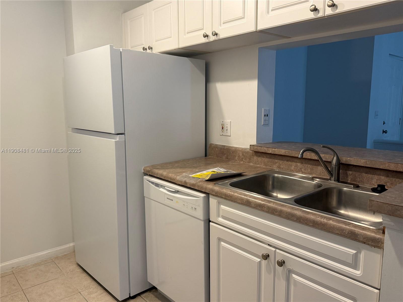 PORTO BELLAGIO CONDO - Residential Lease