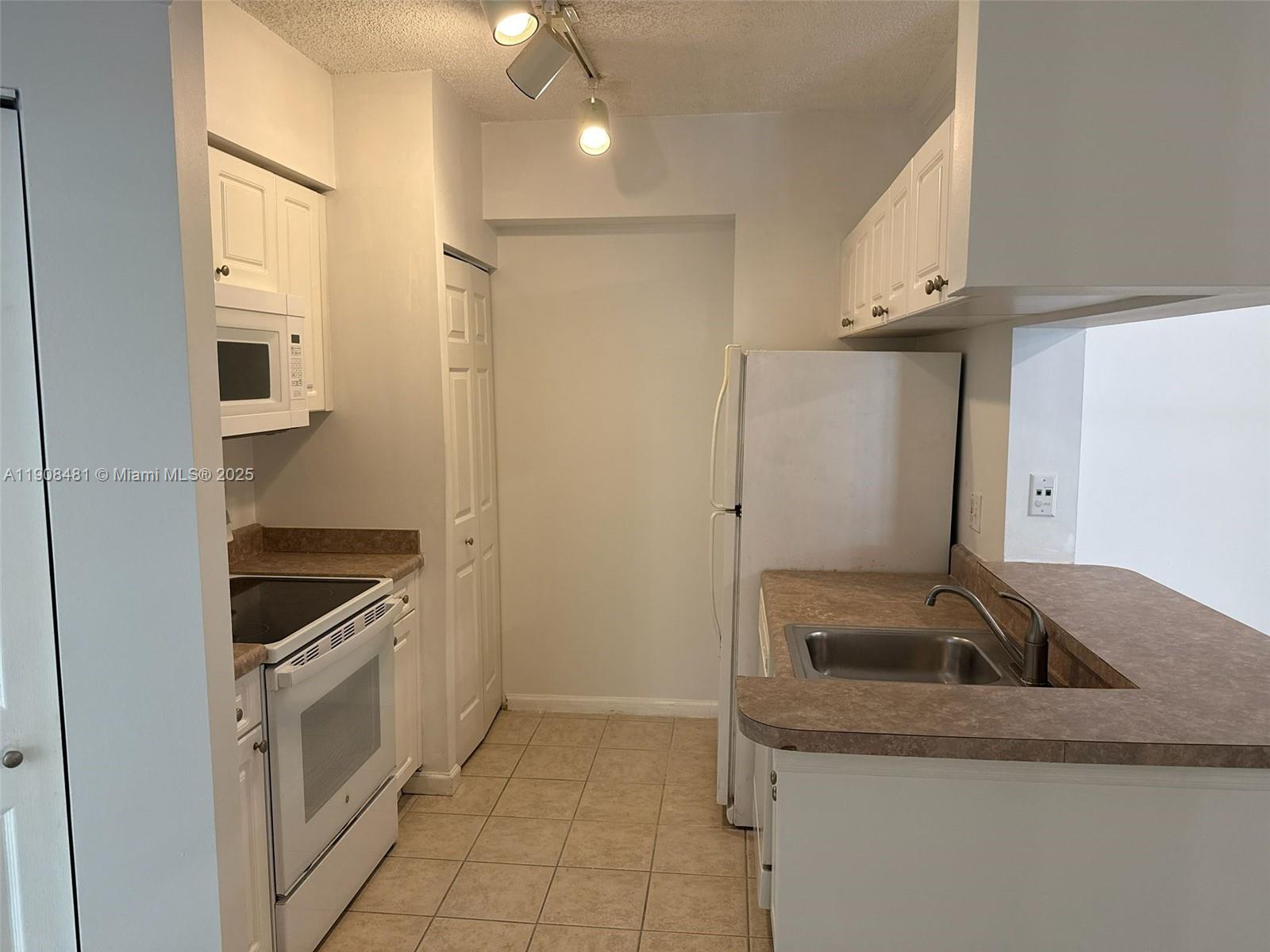 PORTO BELLAGIO CONDO - Residential Lease