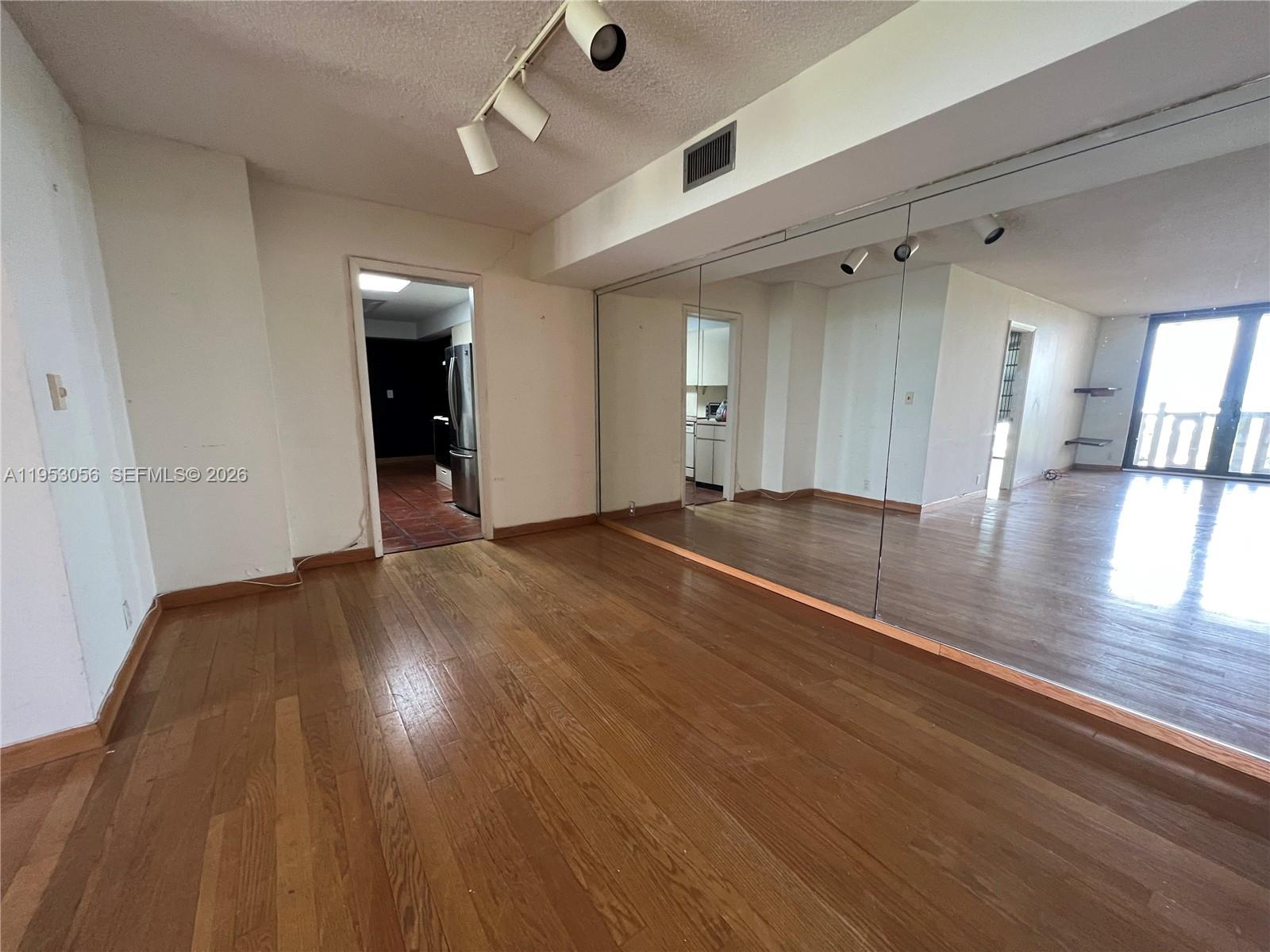 TOWERS OF KEY BISCAYNE CO - Residential Lease