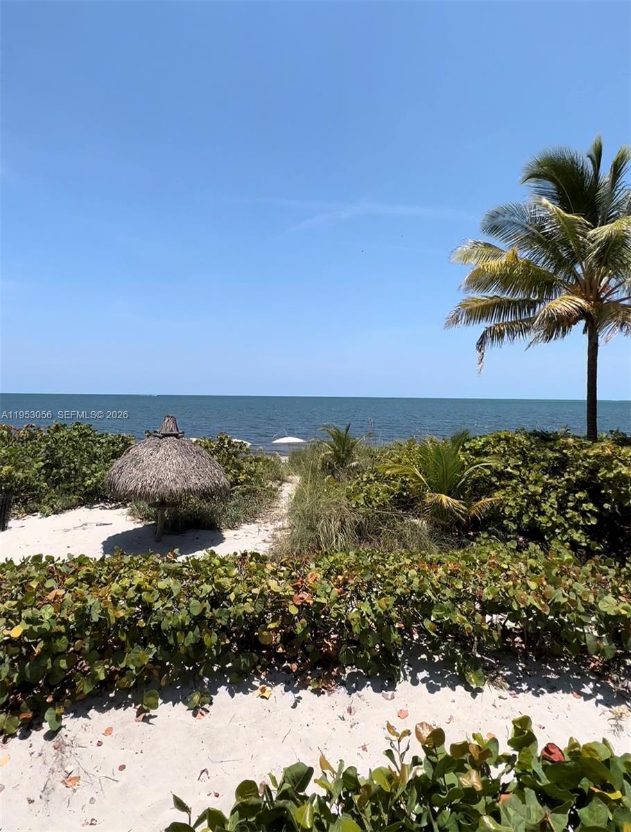 TOWERS OF KEY BISCAYNE CO - Residential Lease