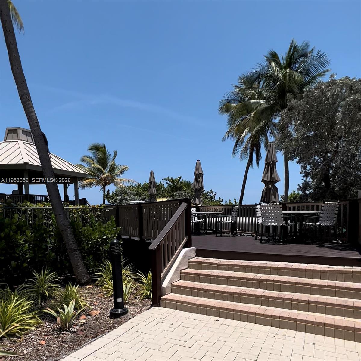 TOWERS OF KEY BISCAYNE CO - Residential Lease