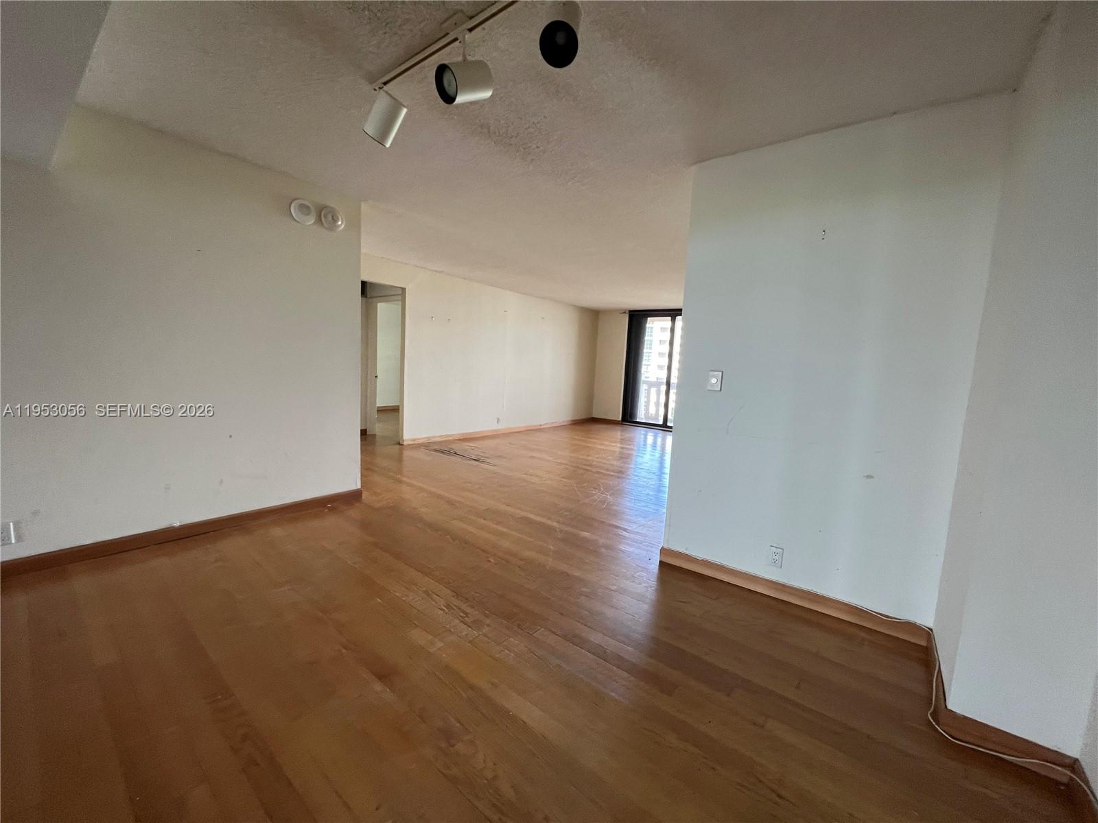 TOWERS OF KEY BISCAYNE CO - Residential Lease