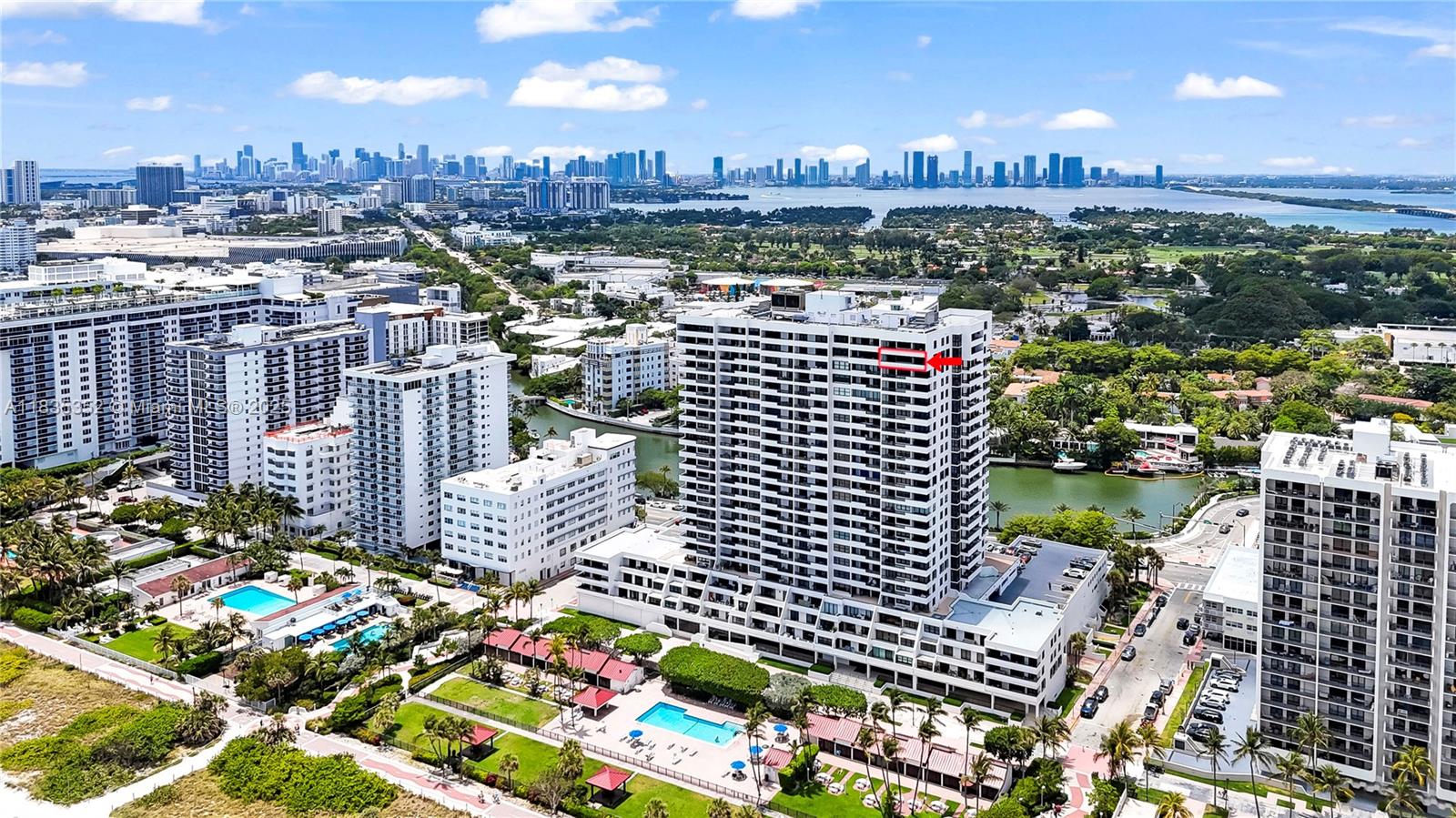 2555 Collins Ave PH101