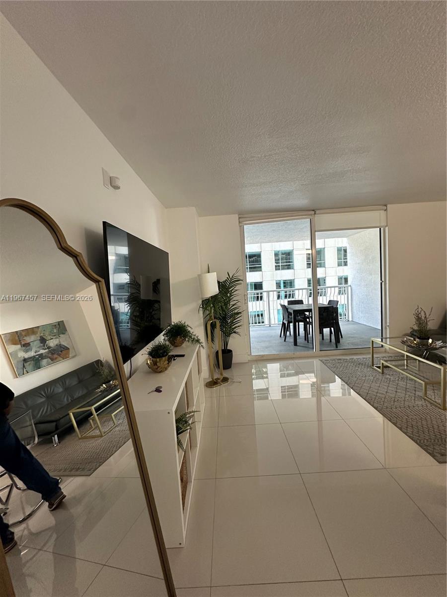 1200 Brickell Bay Dr 1712