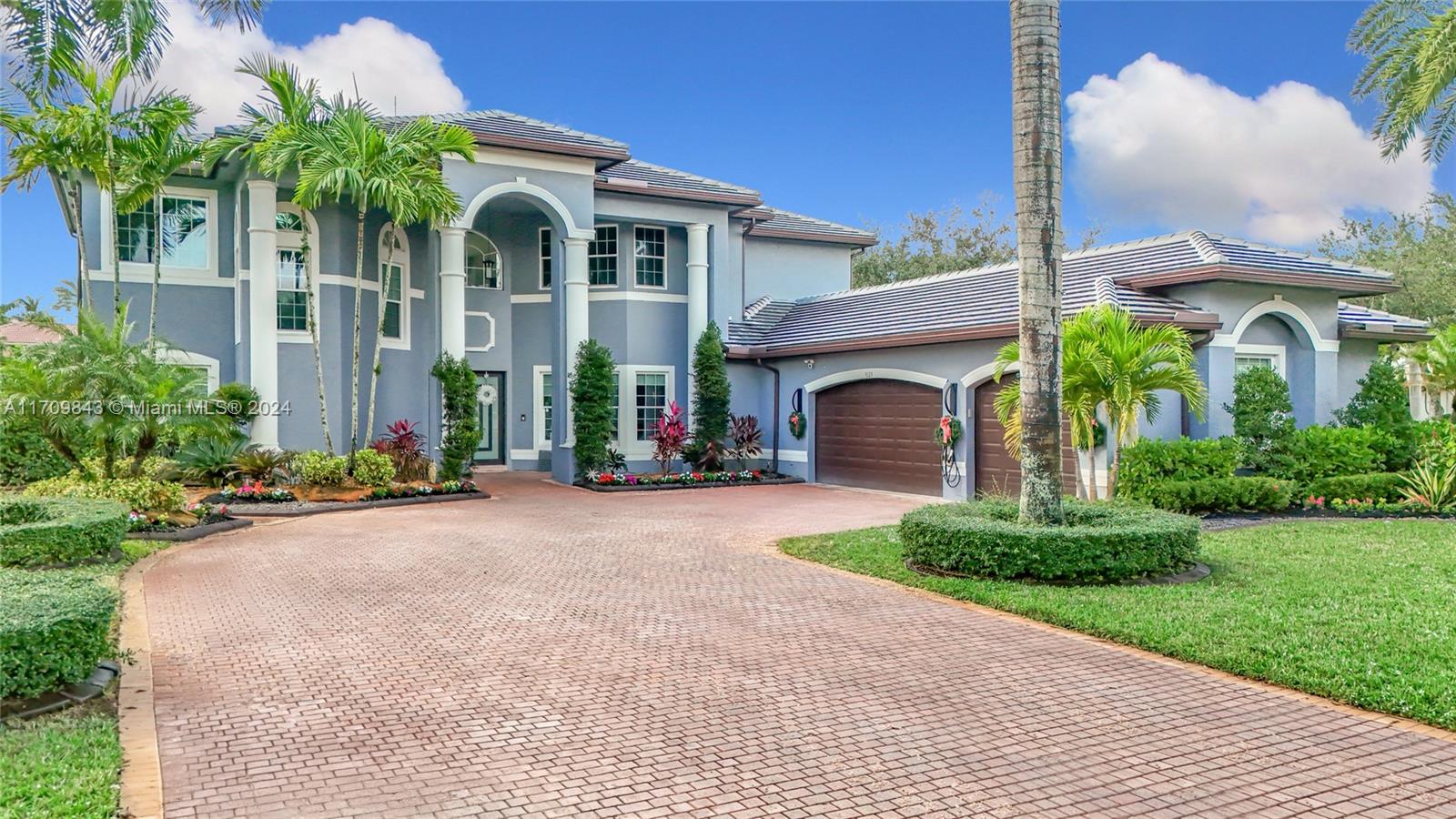 3323 Dovecote Meadow Ln, Davie, Broward County, Florida - 6 Bedrooms  
5 Bathrooms - 