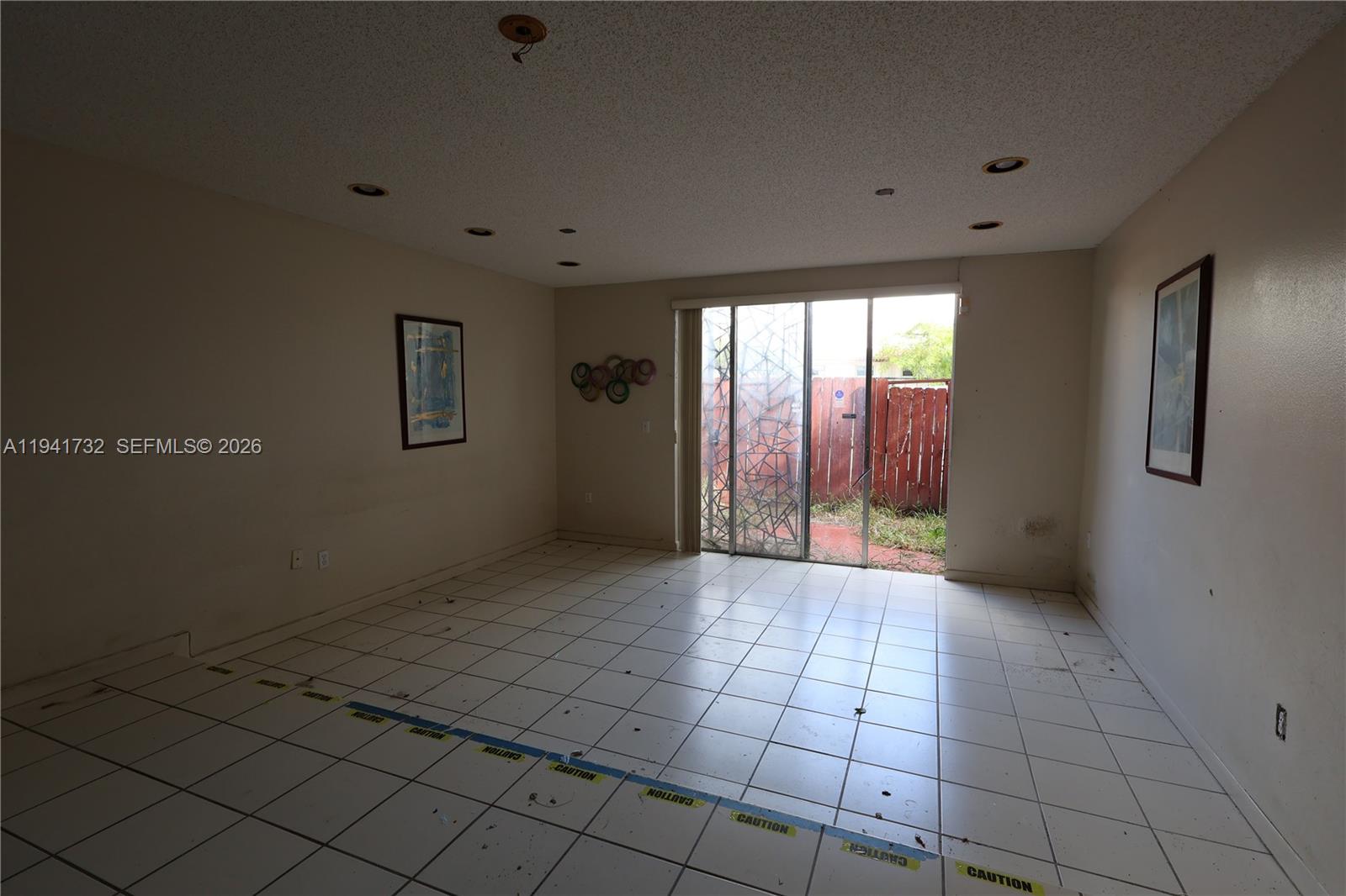 LAGUNA CONDO - Residential