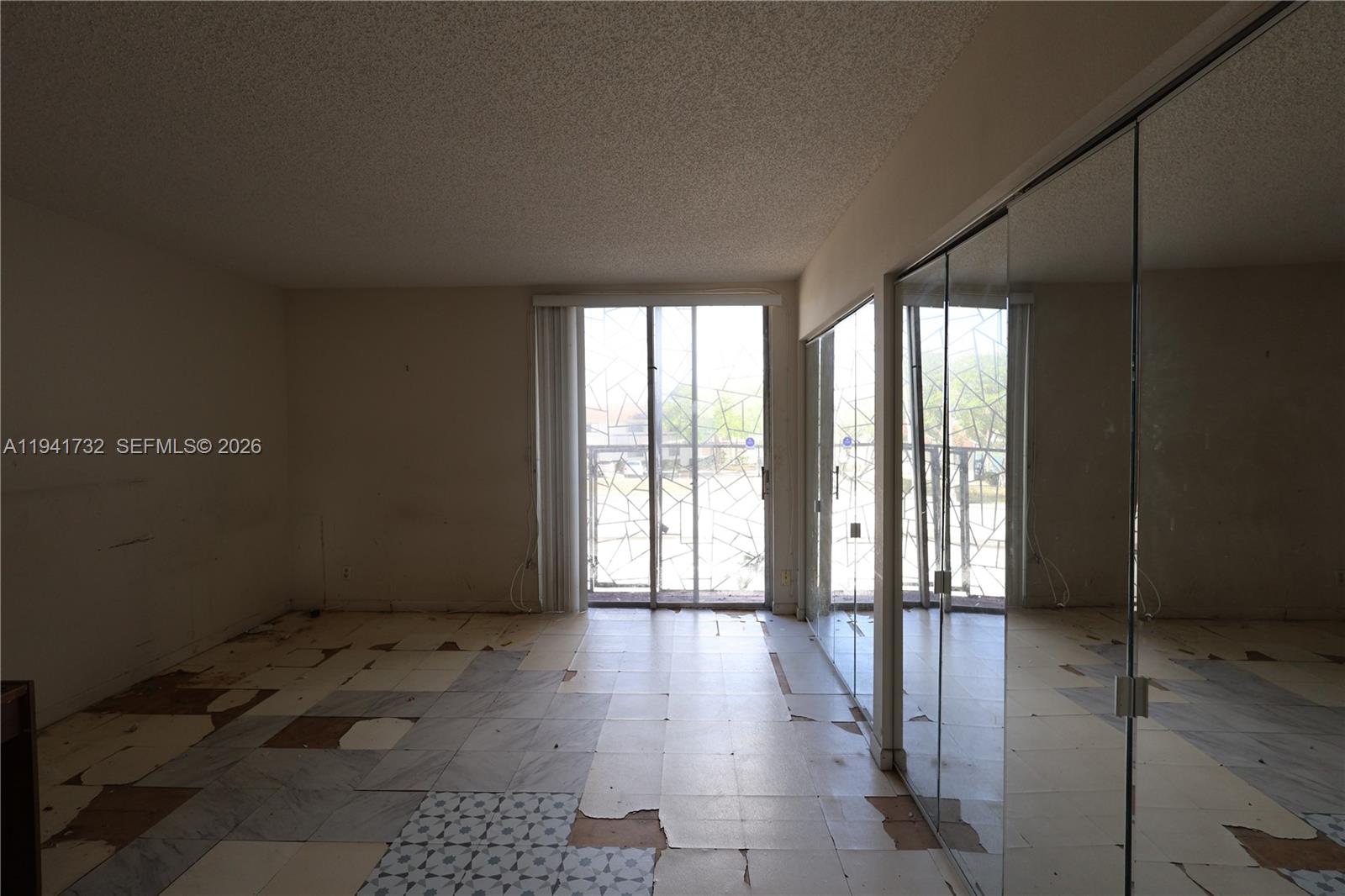 LAGUNA CONDO - Residential