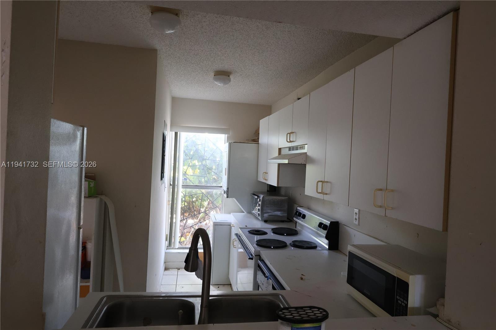 LAGUNA CONDO - Residential