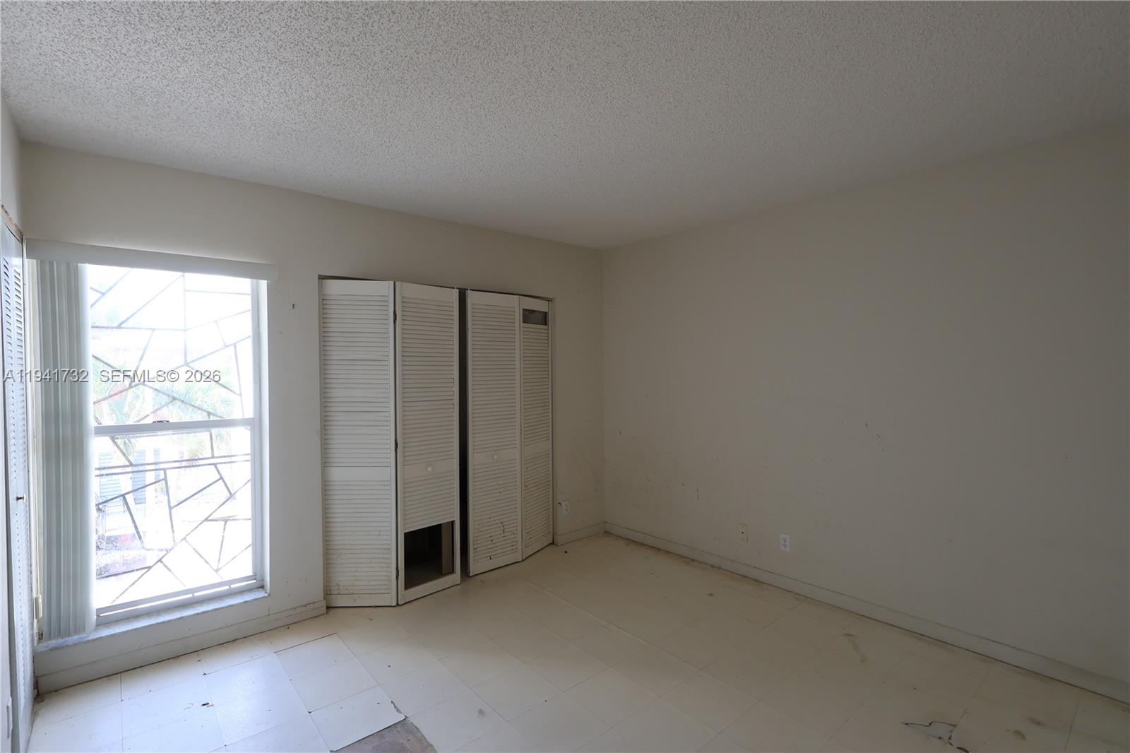 LAGUNA CONDO - Residential