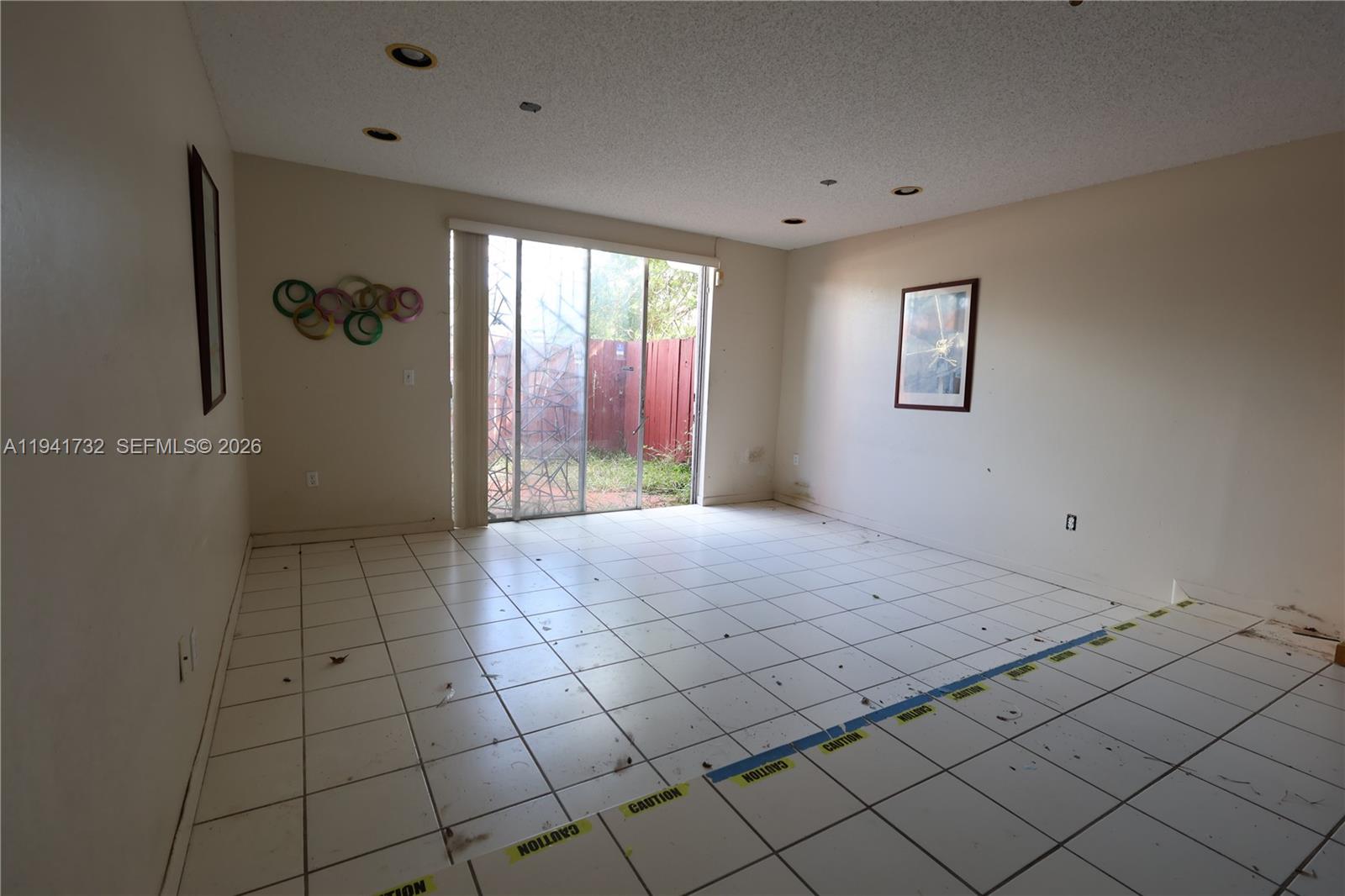 LAGUNA CONDO - Residential