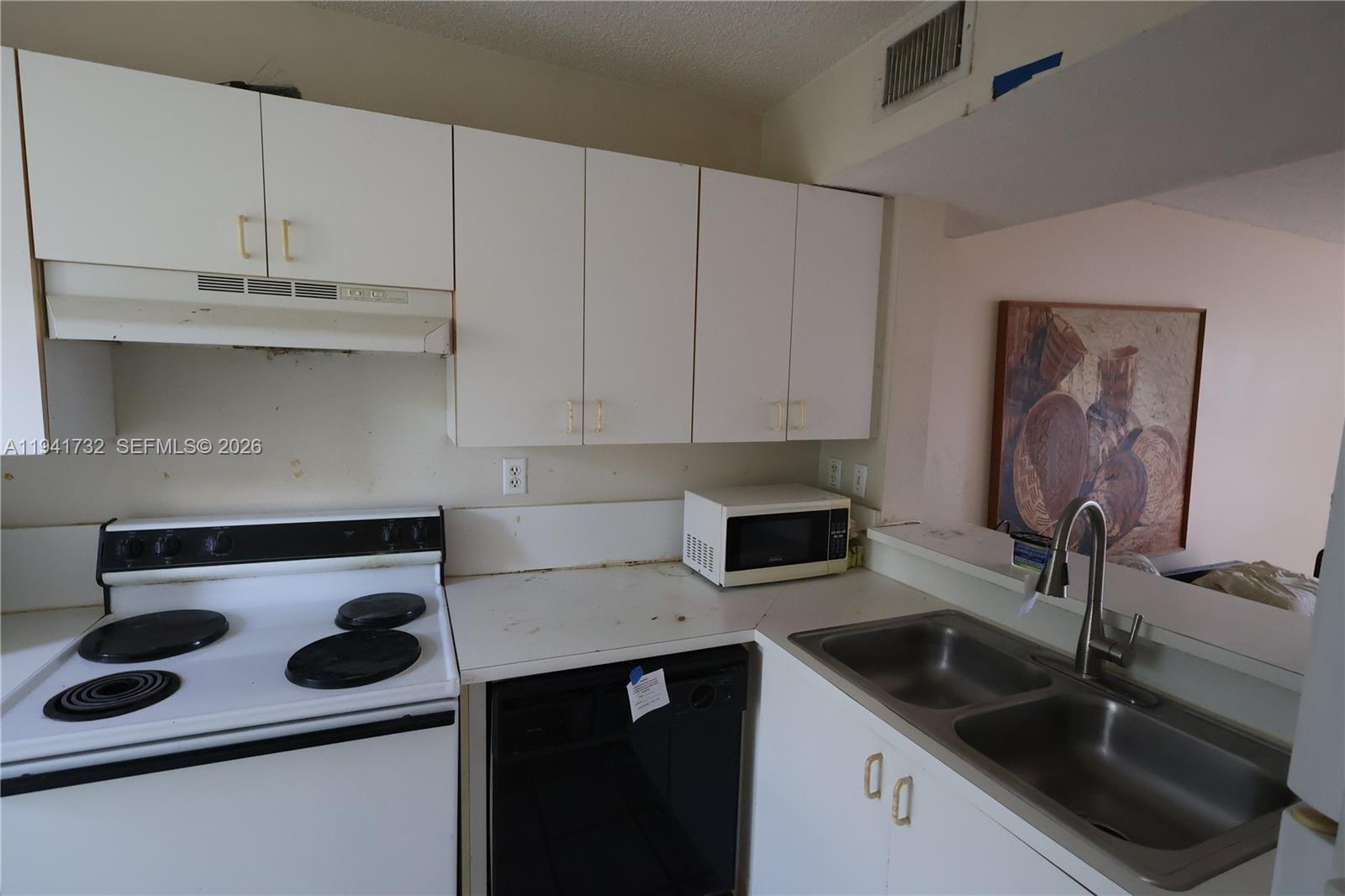 LAGUNA CONDO - Residential