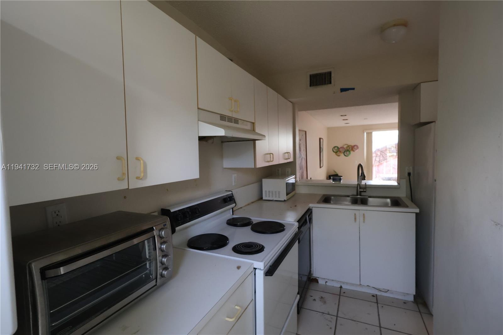 LAGUNA CONDO - Residential