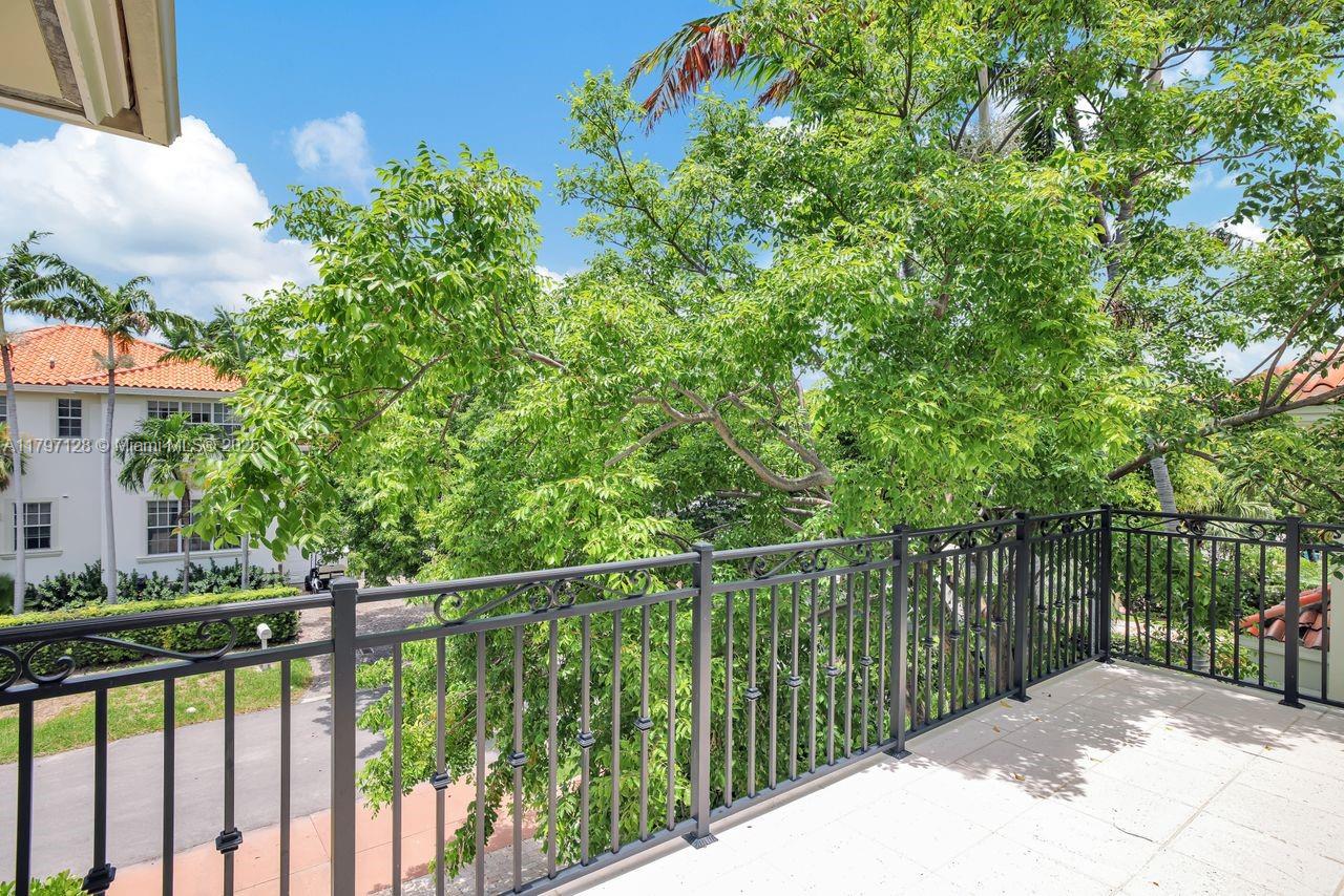 BISCAYNE KEY ESTATES - Residential Lease