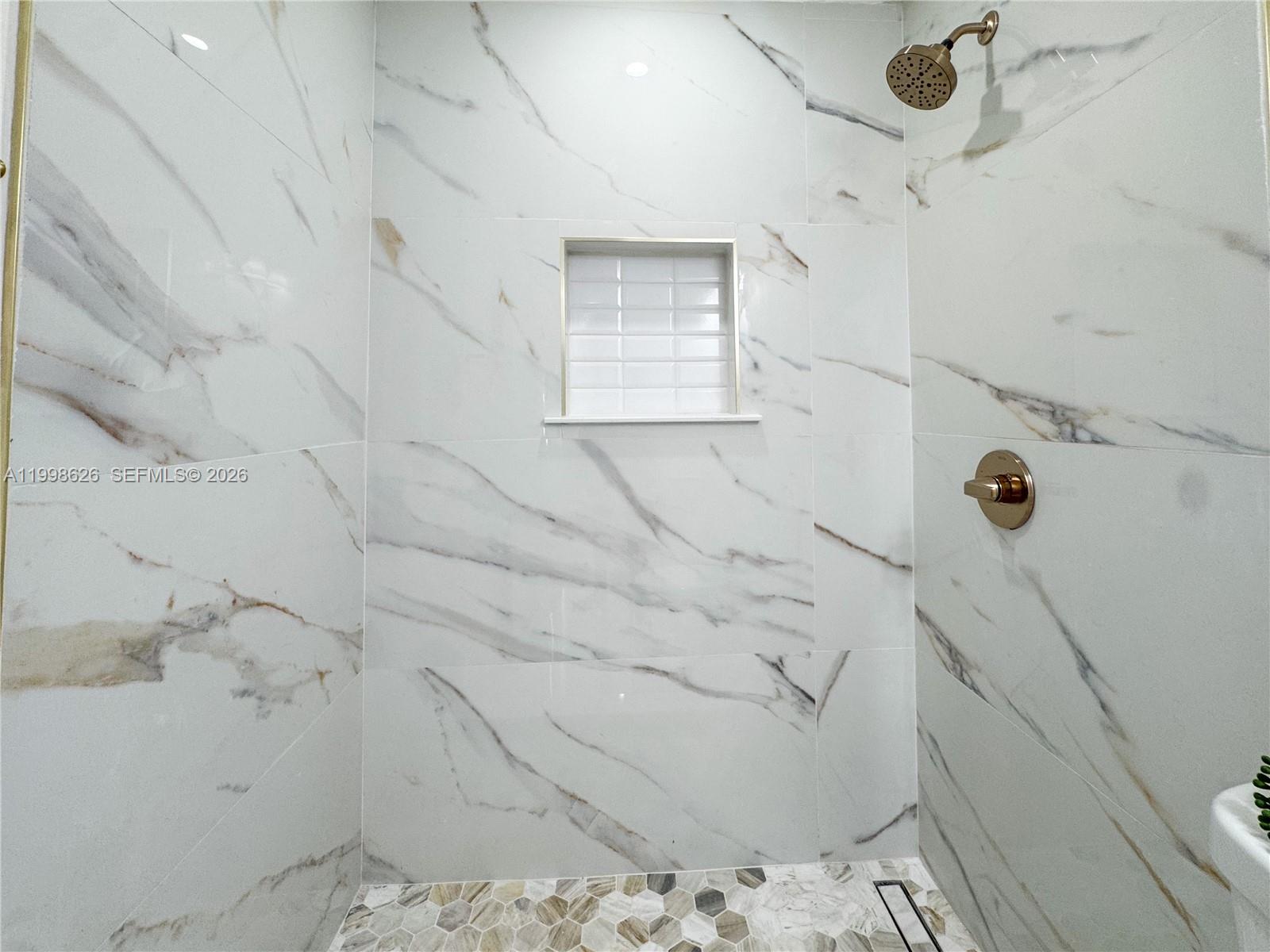 HOME OWNERS PARADISE - Residential