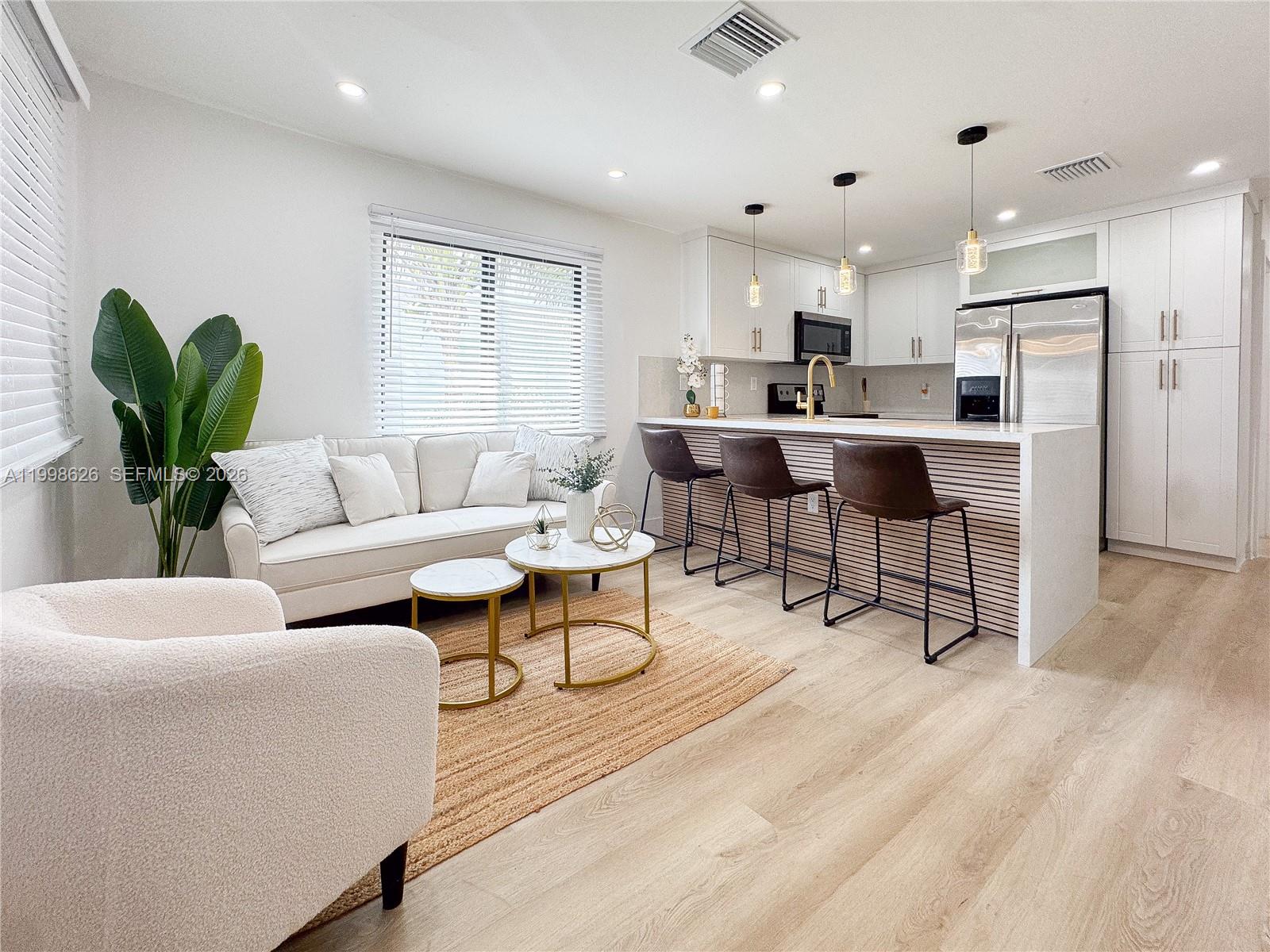 HOME OWNERS PARADISE - Residential